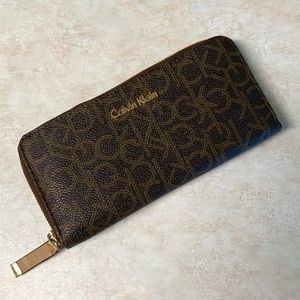 Calvin Klein zip around wallet